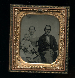 1/6 Ruby Ambrotype Portrait of a Family 1800s 1860s Photo in Case