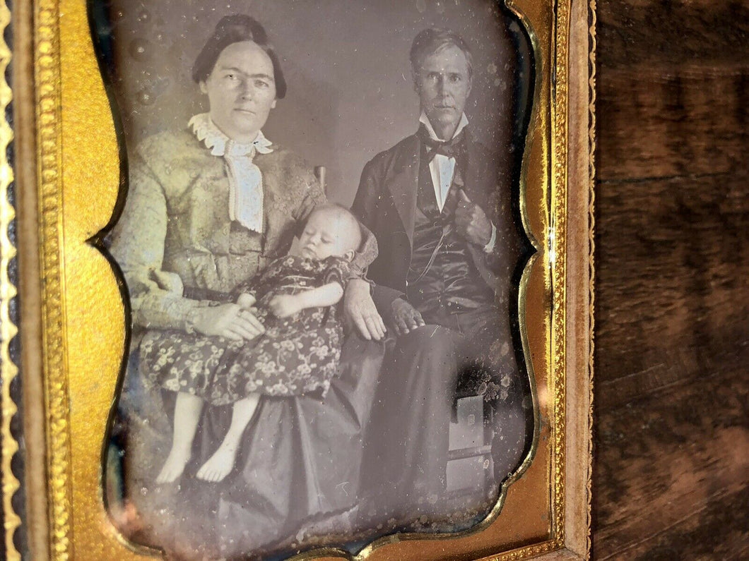 1/4 Daguerreotype Photo Barefoot Child + Parents Sleeping Or Post mortem? 1800s