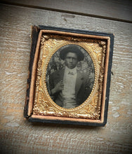 Load image into Gallery viewer, Cased Tintype Photo African American Man, 1860s - Antique 1800s
